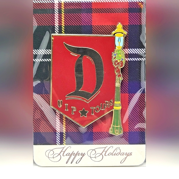 Disneyland VIP TOUR Pin 2023 - Picture 2 of 4